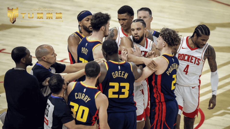 勇士、火箭兩隊在上半場爆發爭執，Draymond Green, Dillon Brooks, Curry都拿到技術犯規